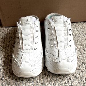 Womens Skechers D'Lites Bright Sky Walking Shoe- Wide fit air-cooled memory foam